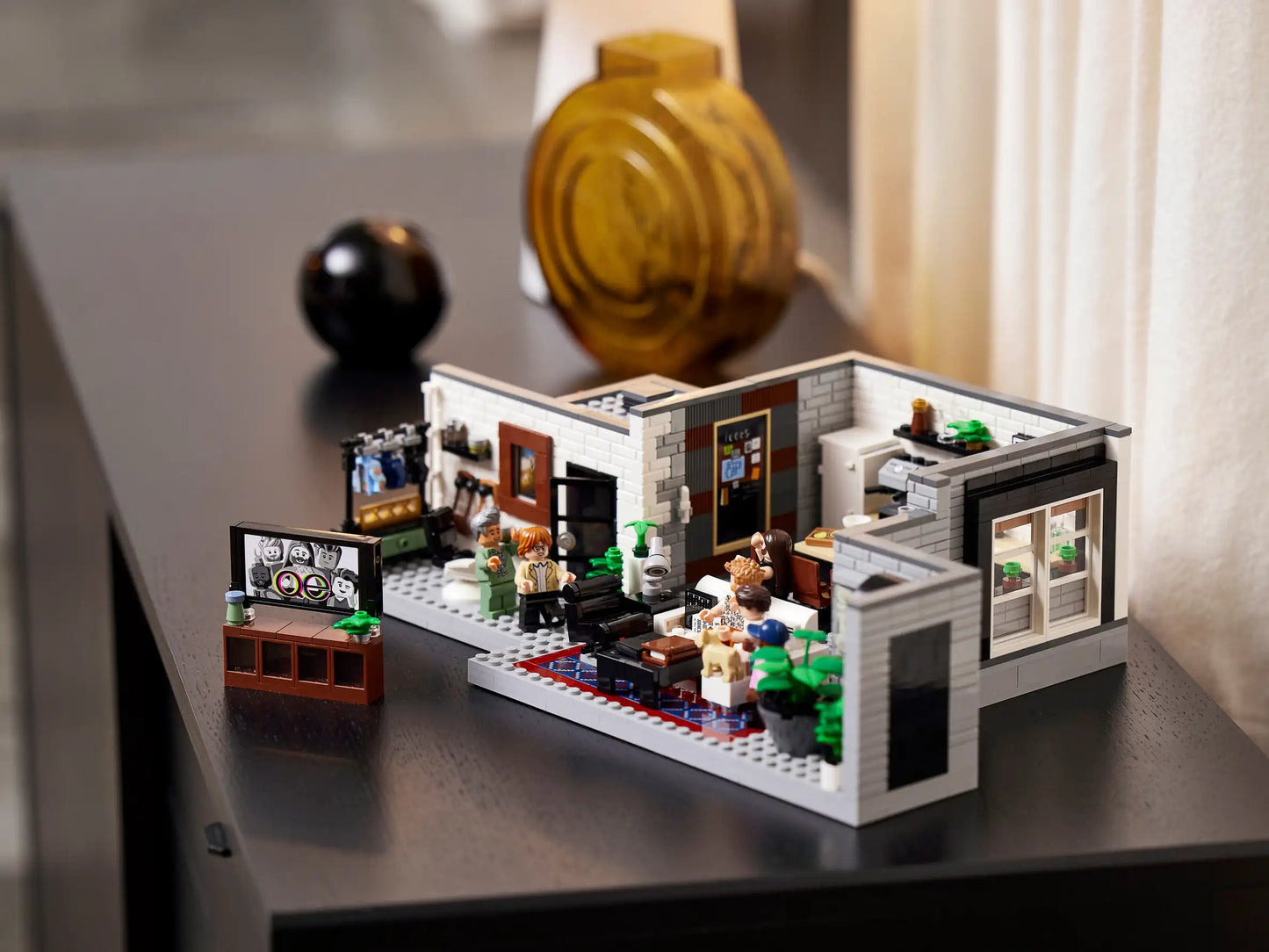 Compatible - 10291 - Queer Eye - The Fabulous Five Apartment - 974 Pieces