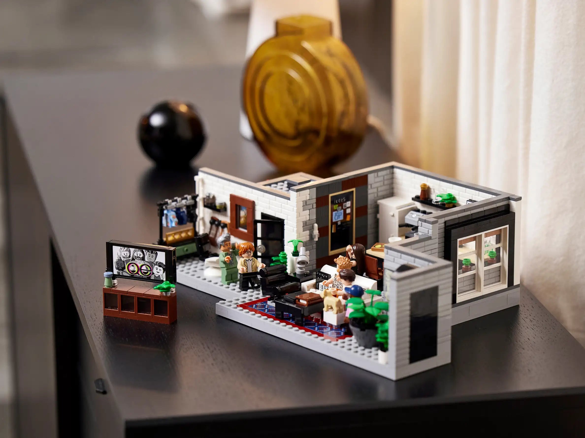 Compatible - Icons - 10291 - Queer Eye - The Fabulous Five Apartment - 974 Pieces