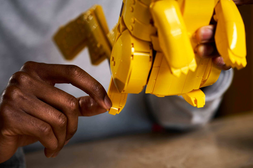 Compatible - 72152 - Pokémon - Pikachu And Poke Ball - 2050 Pieces (Group Order Discount Not Applicable)