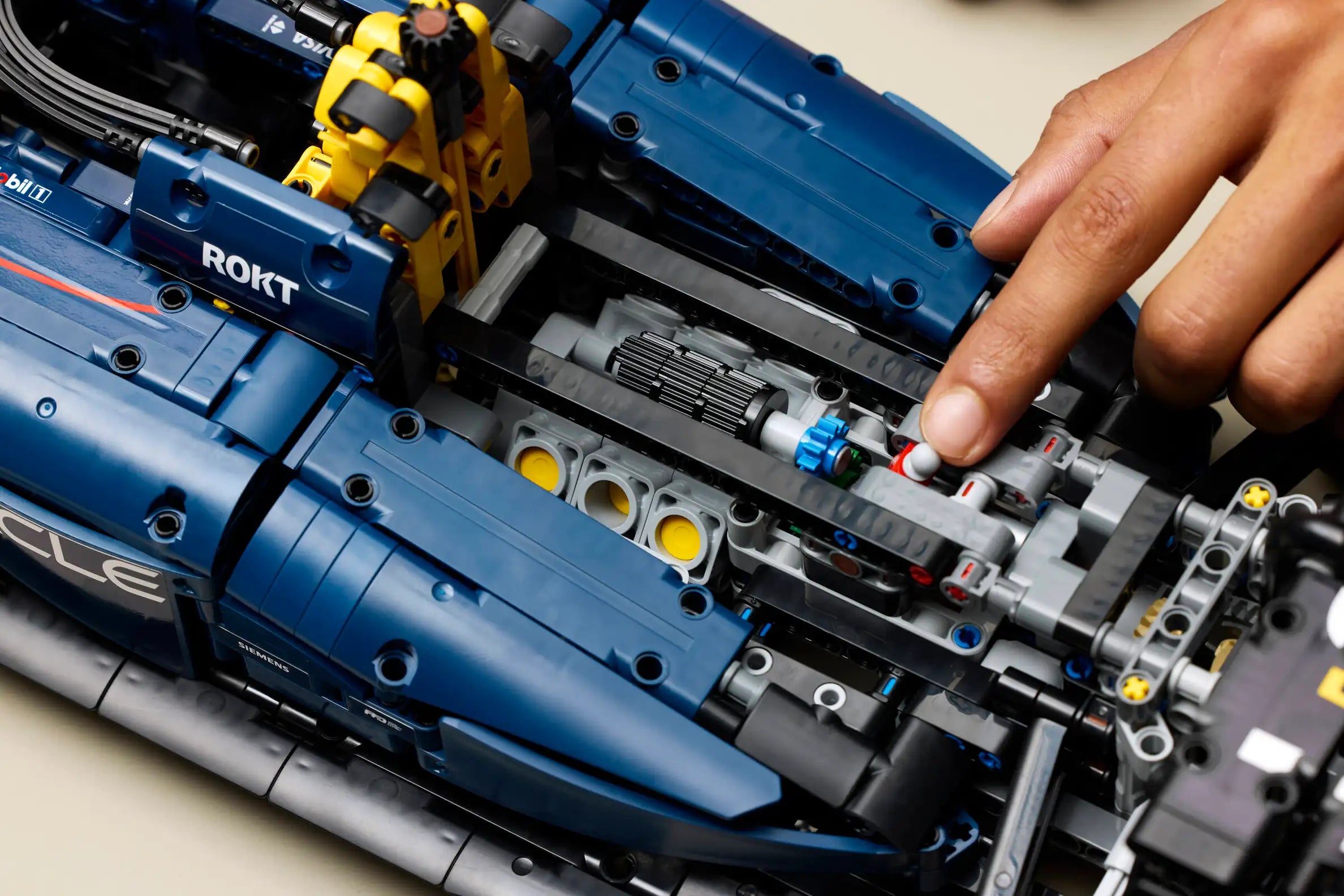 Compatible - Technic - 42206 - Oracle RedBull Racing Car - 1639 Pieces (Group Order Discount Not Applicable)