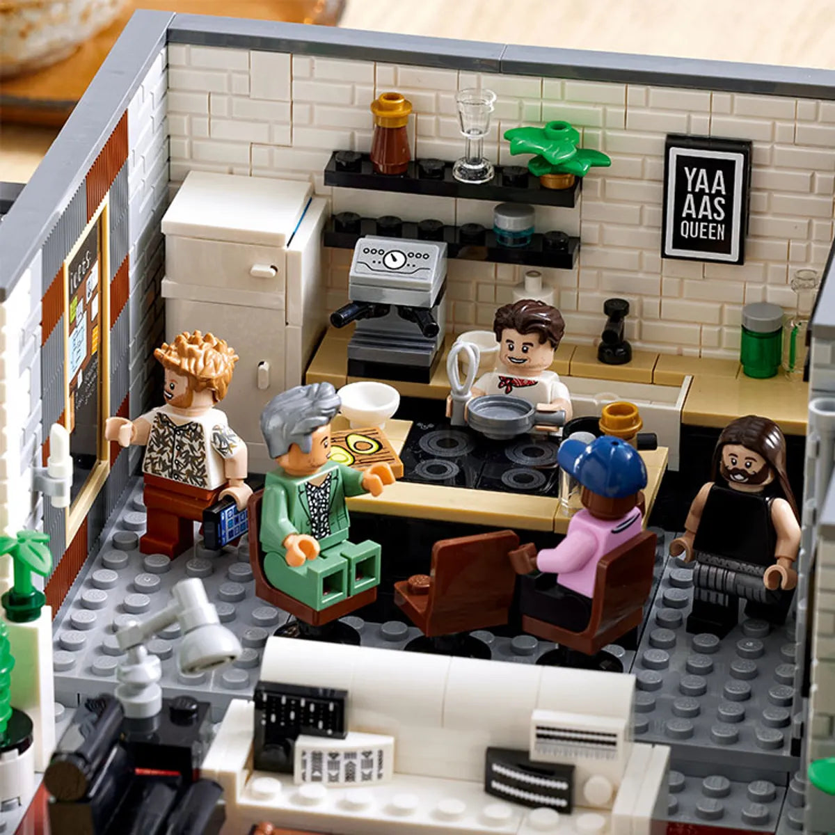 Compatible - 10291 - Queer Eye - The Fabulous Five Apartment - 974 Pieces