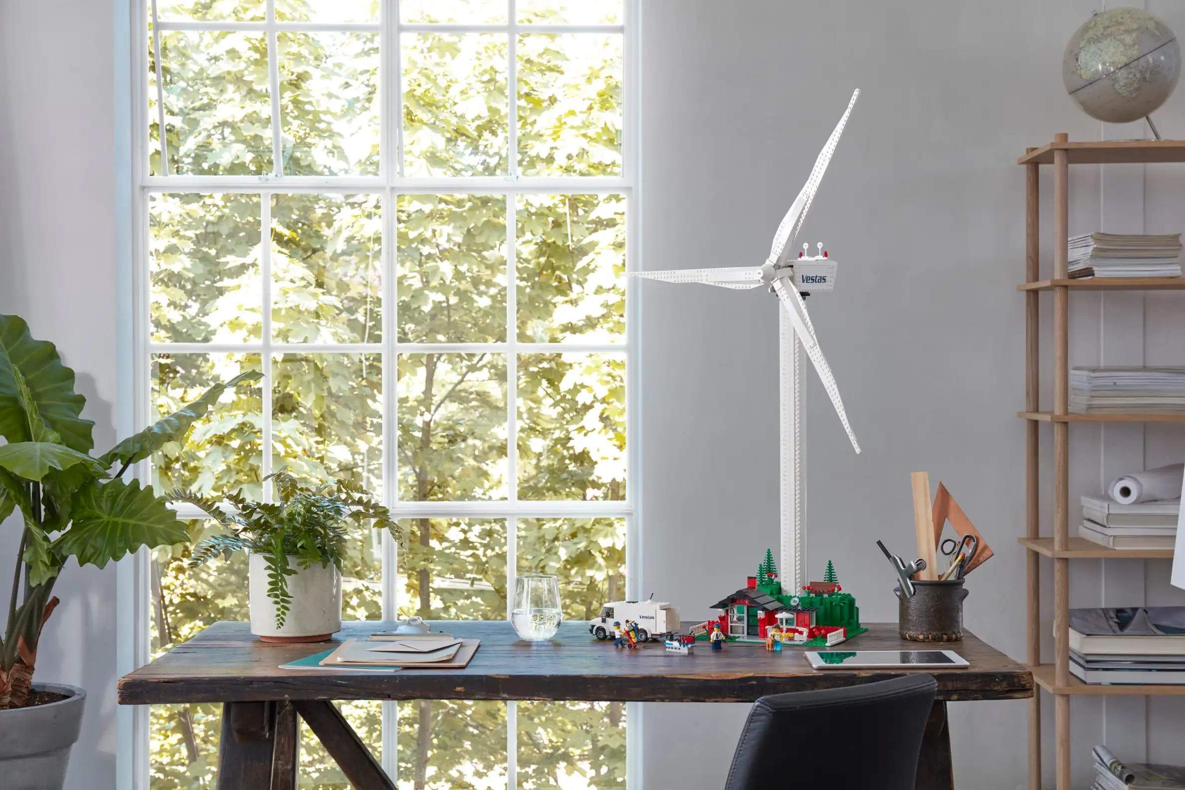 Compatible - Icons - 10268 - Vestas Wind Turbine - 828 Pieces