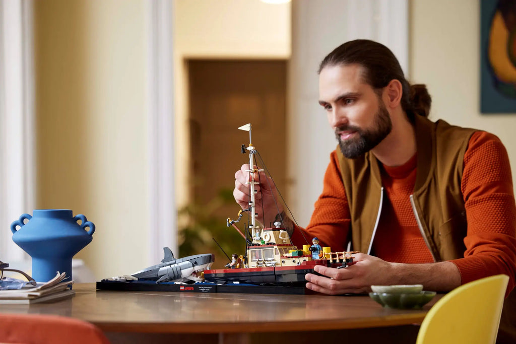 Compatible - IDEAS - 21350 - Jaws - 1497 Pieces