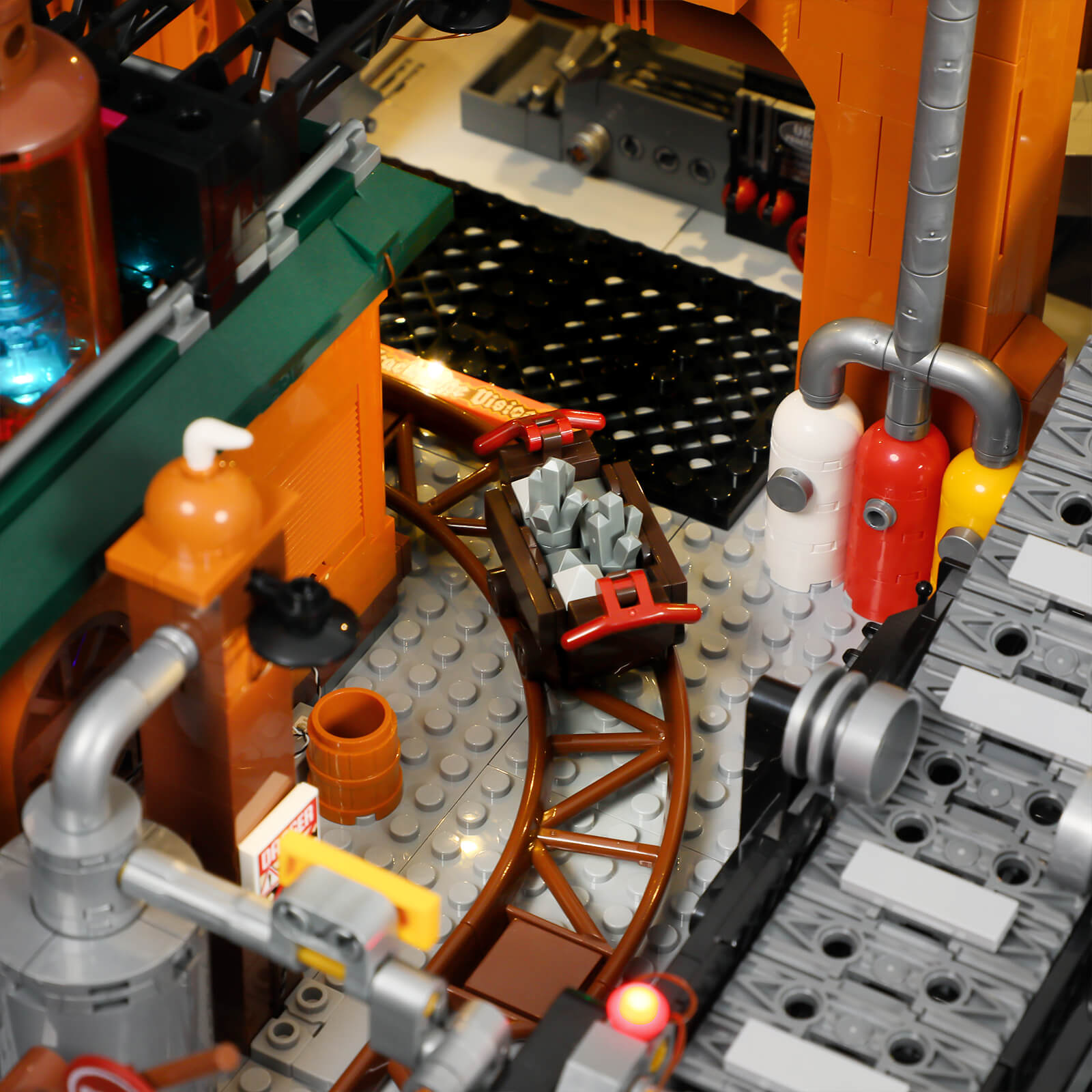 Funwhole/Lumibricks - F9101 - Iron Ore Factory - 3138 Pieces