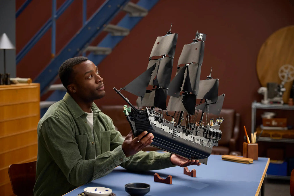 Compatible - Icons - 10365 - Pirates of the Caribbean - Jack Sparrow’s Pirate Ship - 2862 Pieces