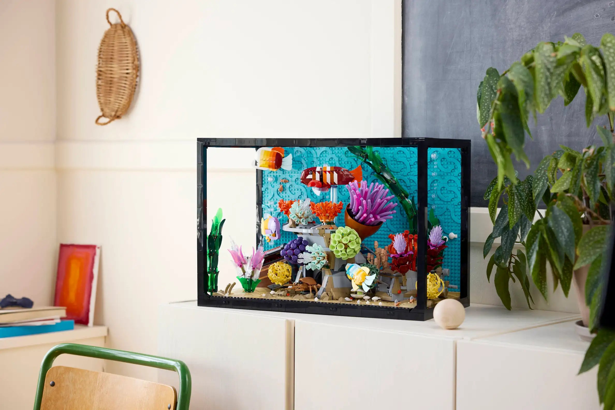 Compatible - IDEAS - 10366 - Tropical Aquarium - 4154 Pieces