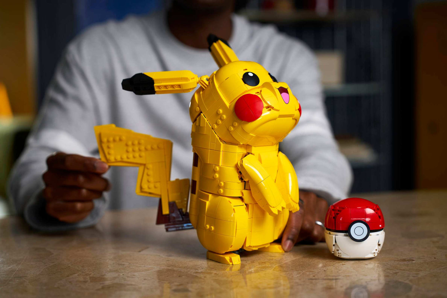 Compatible - 72152 - Pokemon - Pikachu And Poke Ball - 2050 Pieces