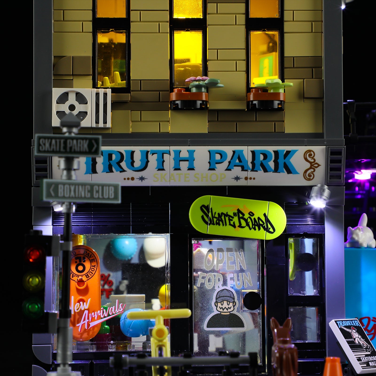 Funwhole/Lumibricks - F9051 -  Town Series - Skate Shop - 1573 Pieces