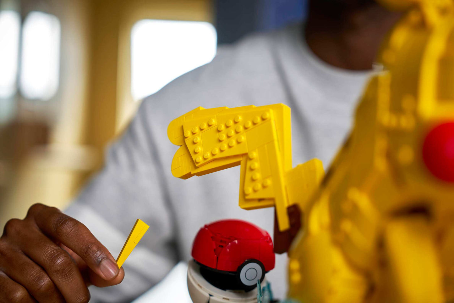 Compatible - 72152 - Pokemon - Pikachu And Poke Ball - 2050 Pieces