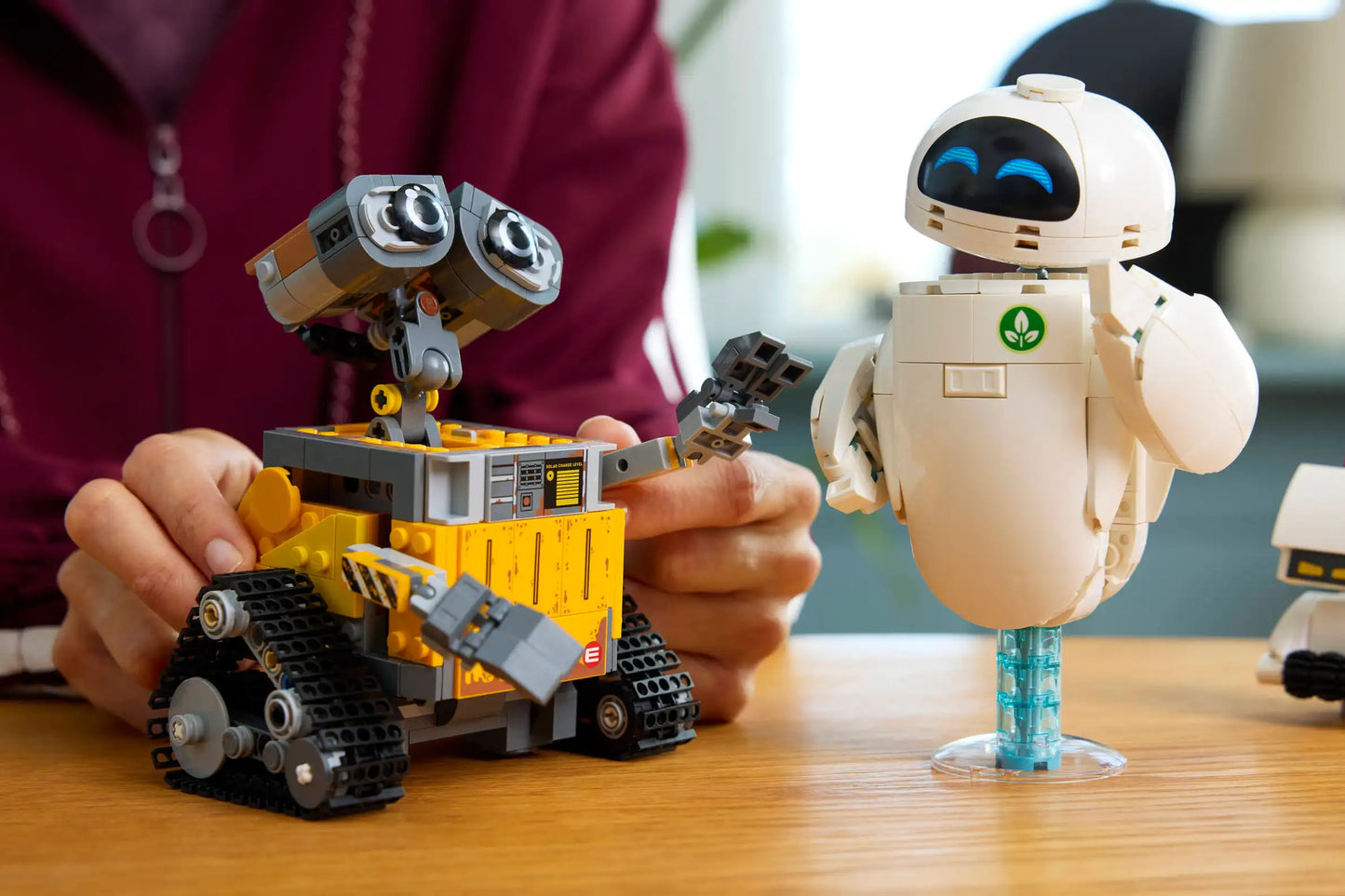 Compatible - 43279 - Disney - Wall E And Eve - 811 Pieces