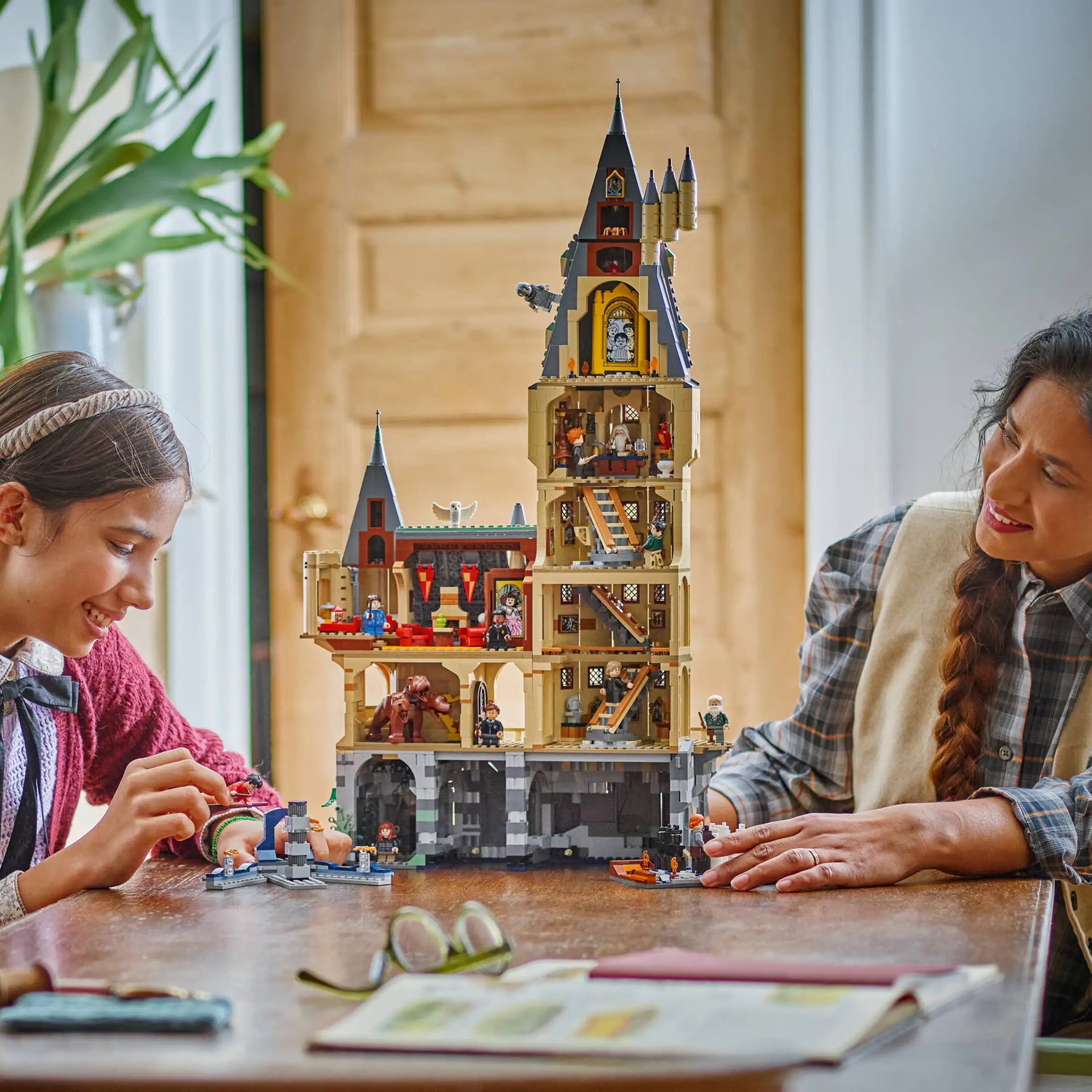 Compatible - Harry Potter - 76454 - Hogwarts Castle Main Tower - 2135 Pieces
