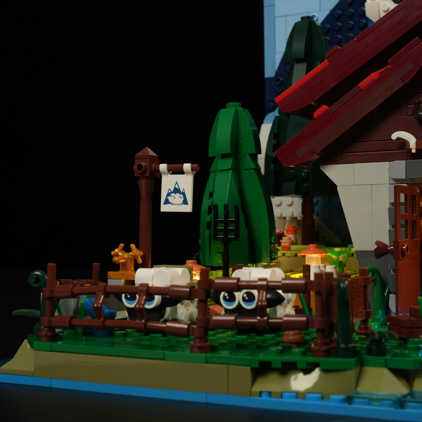 Funwhole/Lumibricks - F9094 - Shepherd's Cottage - 2265 Pieces